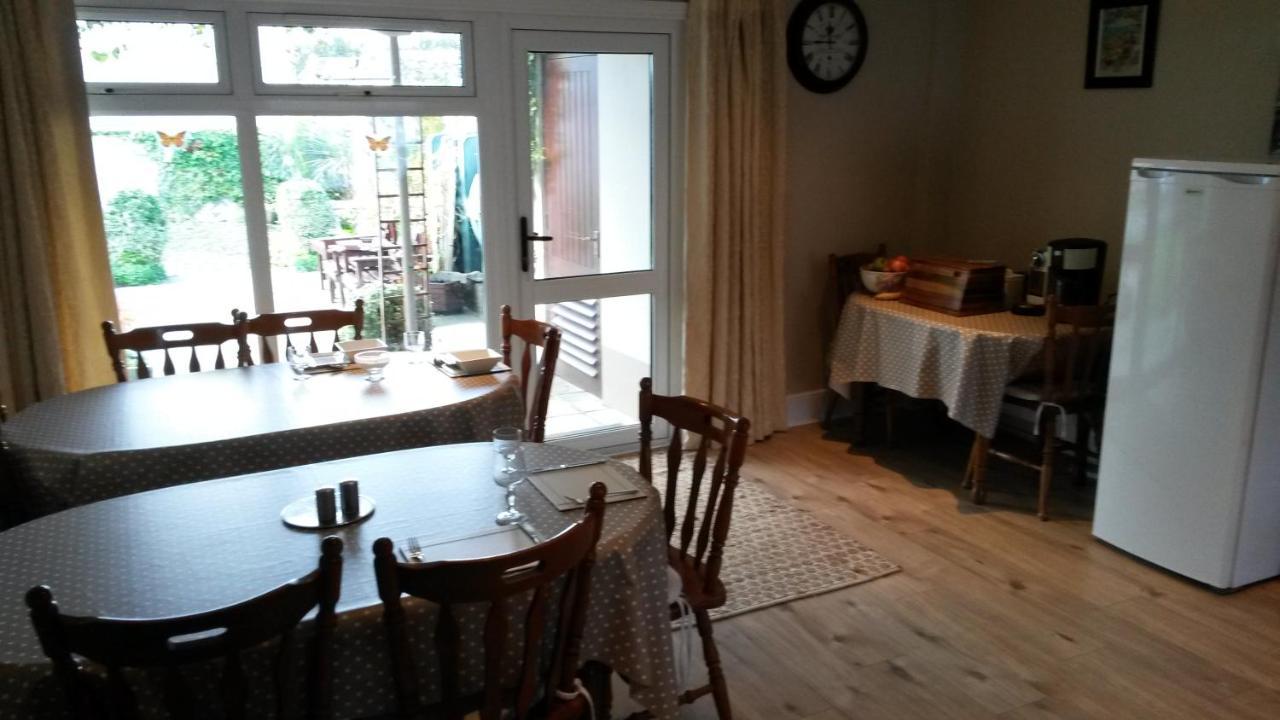 Villa St.John B&B Атлоун Екстериор снимка