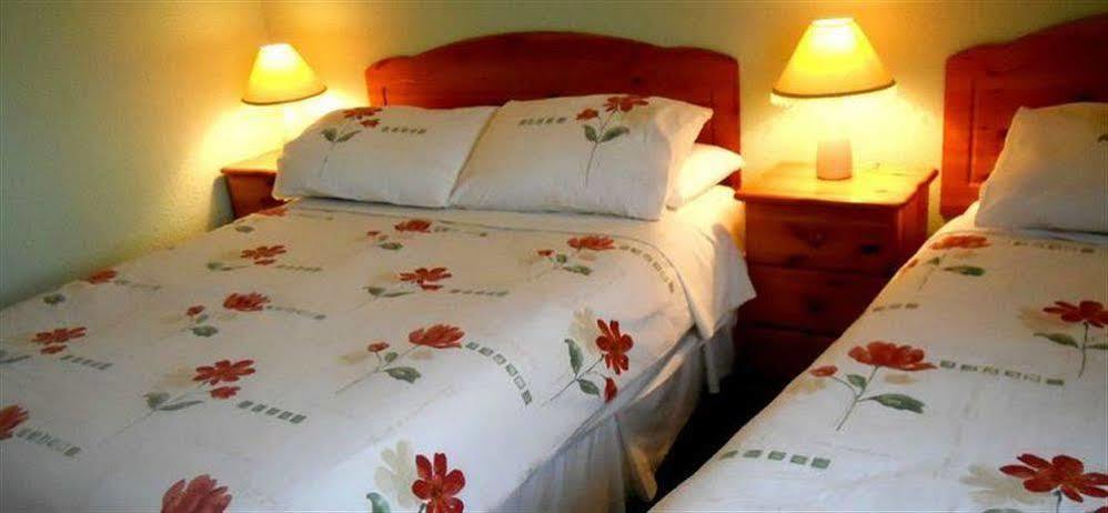 Villa St.John B&B Атлоун Екстериор снимка